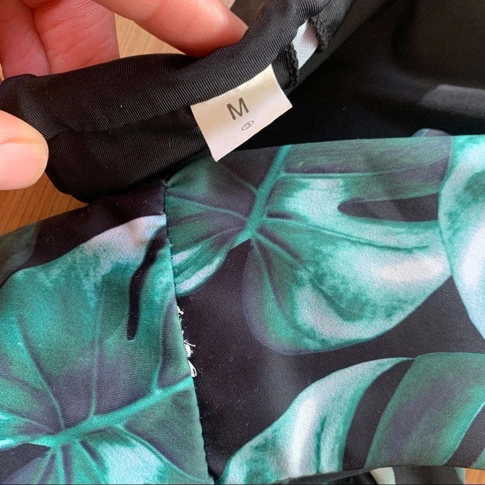 Palm bikini set size medium. No brand. Super cute ! MEDIUM